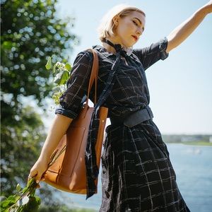 BRAND NEW Portland Leather Tote with zipper